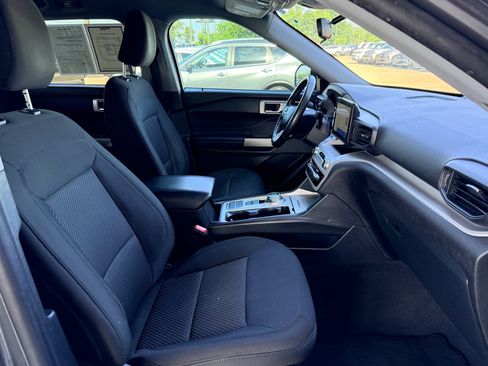 Used 2024 Ford Explorer XLT RWD image 12