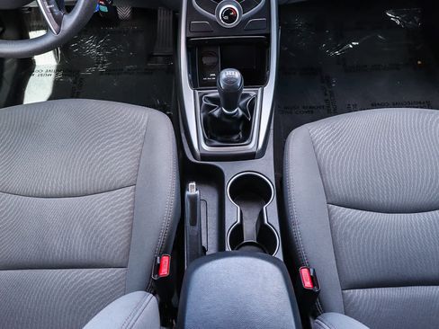 Used 2014 Hyundai Elantra SE image 19