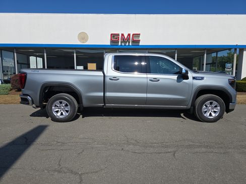 New 2026 GMC Sierra 1500 SLE image 2