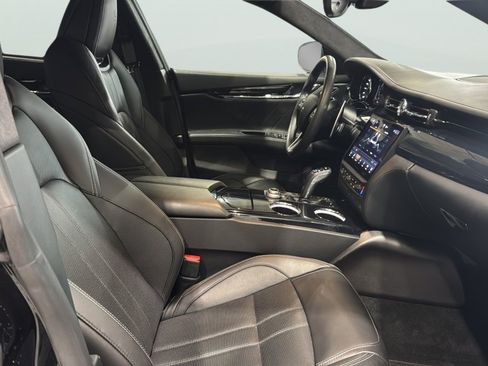 Used 2022 Maserati Quattroporte Modena image 16