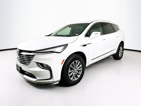 Used 2024 Buick Enclave Premium image 3