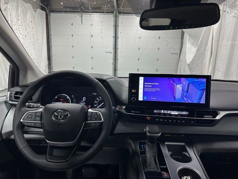 Used 2025 Toyota Sienna XLE image 16