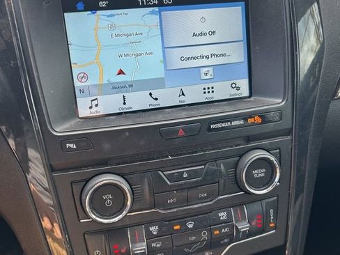 Used 2018 Ford Explorer XLT w/ Equipment Group 202A AWD/4WD image 7