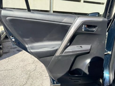 Used 2018 Toyota RAV4 XLE AWD/4WD image 16