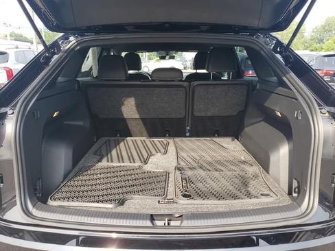Used 2023 Volkswagen Atlas Cross Sport SE AWD/4WD image 5