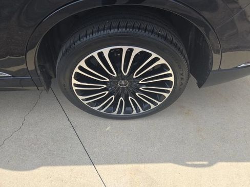 Used 2025 Lincoln Aviator Black Label AWD/4WD image 16