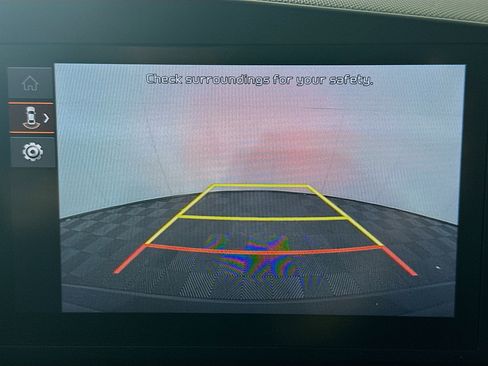 Used 2023 Kia Niro LX image 23