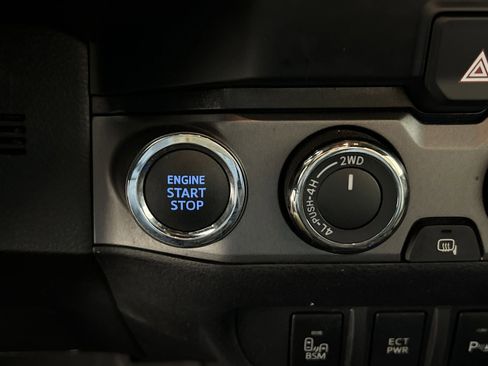 Used 2021 Toyota Tacoma TRD Off-Road w/ Technology Package image 33