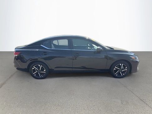 Used 2025 Nissan Sentra SV FWD image 3