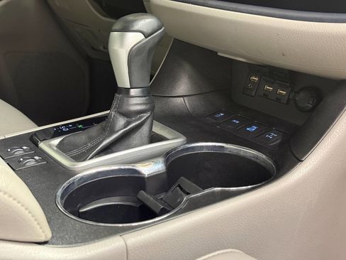 Used 2019 Toyota Highlander XLE AWD/4WD image 47