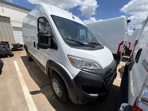 Used 2025 RAM ProMaster 2500 w/ Convenience Group FWD image 2
