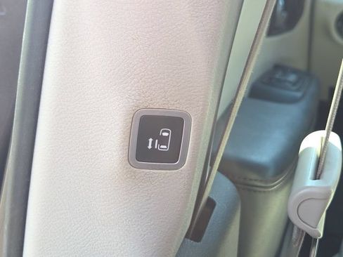 Used 2018 Chrysler Pacifica Limited w/ Advanced Safetytec Group FWD image 24
