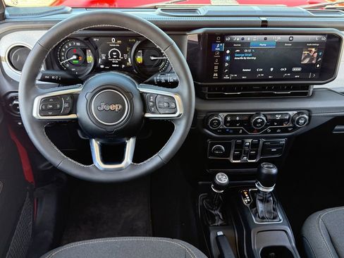 Used 2025 Jeep Wrangler Unlimited Sahara w/ Safety Group image 13