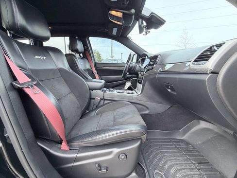 Used 2019 Jeep Grand Cherokee SRT image 25
