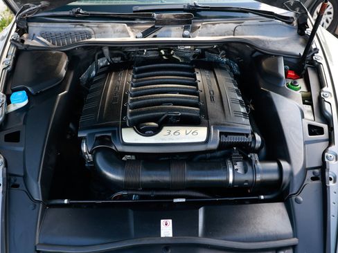 Used 2014 Porsche Cayenne Platinum Edition image 23