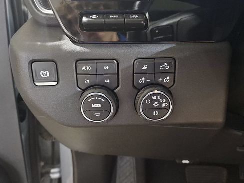 Certified 2024 Chevrolet Silverado 2500 High Country w/ High Country Premium Package AWD/4WD image 31
