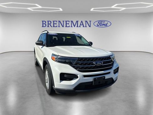 Used 2022 Ford Explorer XLT image 3