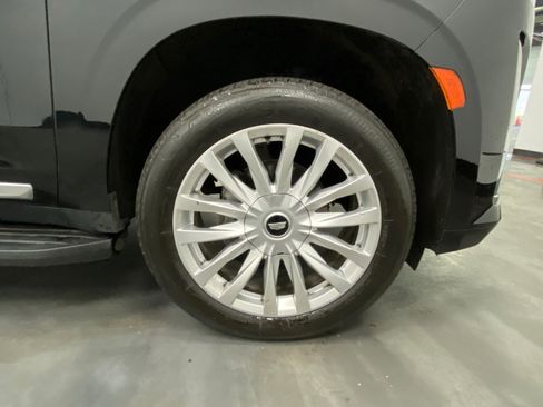 Used 2023 Cadillac Escalade ESV Luxury image 16