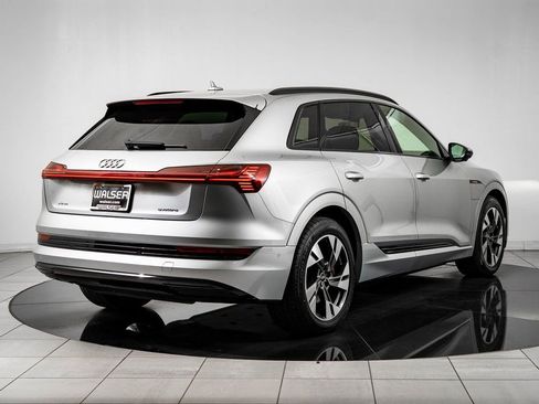 Used 2022 Audi e-tron Premium w/ Convenience Plus Package image 7