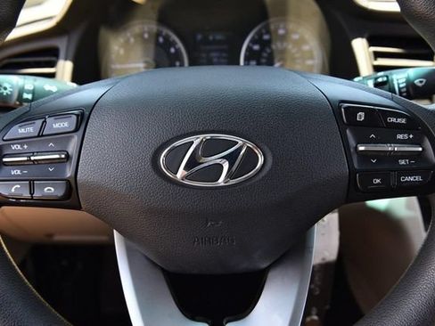 Used 2020 Hyundai Elantra SE FWD image 16