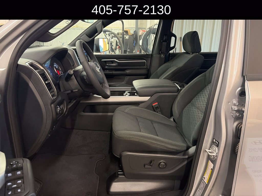 Used 2025 RAM 1500 Big Horn AWD/4WD image 4