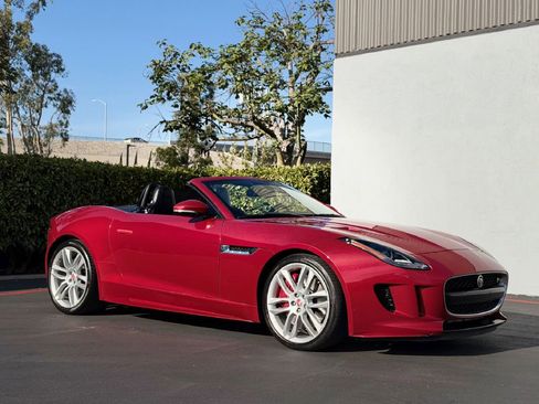 Used 2016 Jaguar F-TYPE R image 13