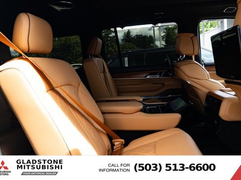 Used 2022 Jeep Grand Wagoneer Series III w/ Rear Seat Video Group 1 AWD/4WD image 27