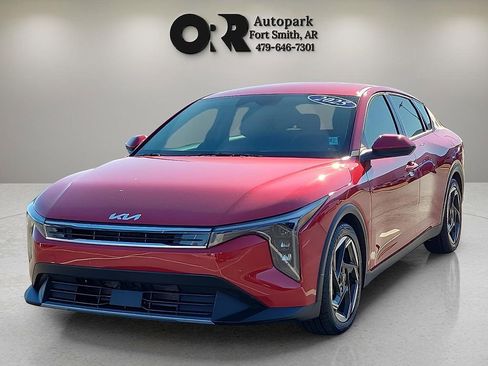 Used 2025 Kia K4 EX image 2