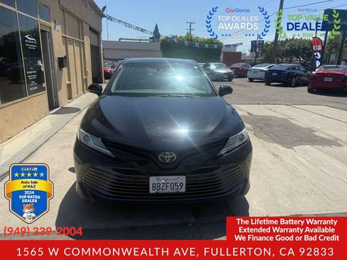 Used 2018 Toyota Camry XLE FWD image 9