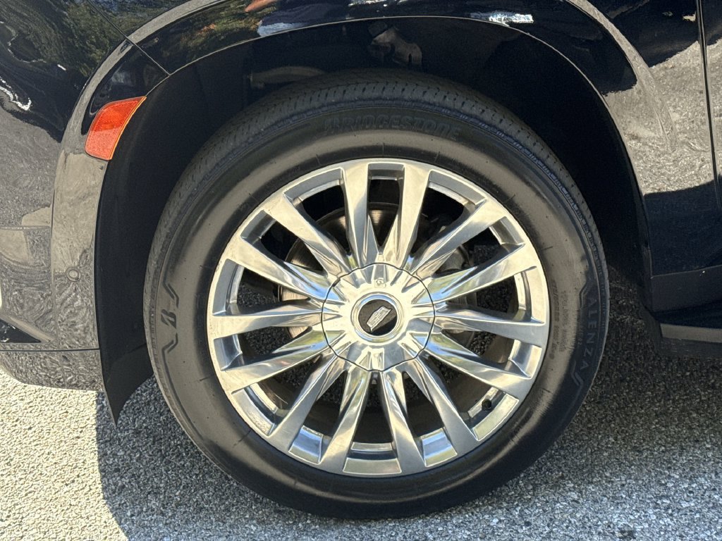 Used 2024 Cadillac Escalade ESV Premium Luxury AWD/4WD image 19