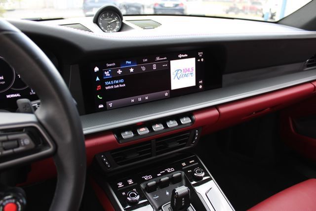 Used 2025 Porsche 911 Carrera RWD image 16