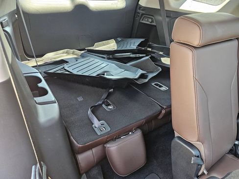 Used 2025 Honda Pilot Elite image 13