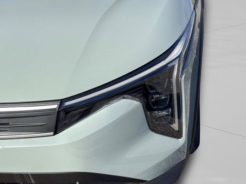 New 2025 Kia K4 LXS image 10