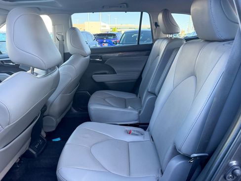 Used 2022 Toyota Highlander Limited AWD/4WD image 25