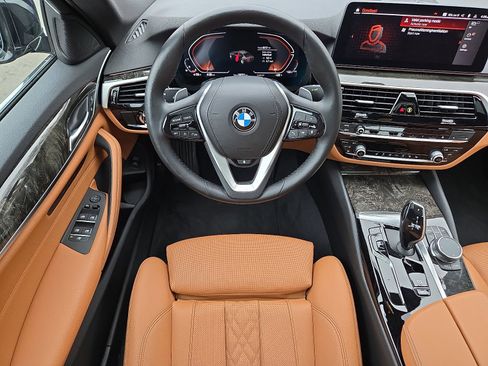 Used 2023 BMW 540i xDrive w/ Convenience Package image 12