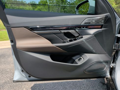New 2027 BMW 550e xDrive AWD/4WD image 30