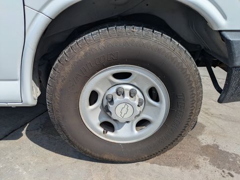 Used 2016 Chevrolet Express 2500 RWD image 11