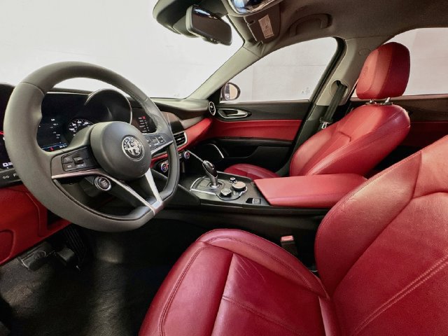 Used 2018 Alfa Romeo Giulia RWD image 19