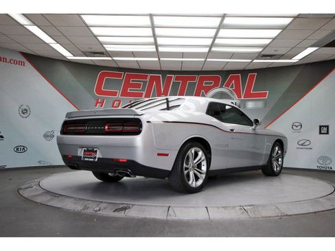 Used 2022 Dodge Challenger R/T image 5