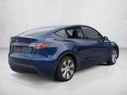 Used 2021 Tesla Model Y Long Range image 5