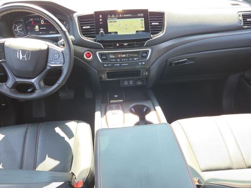 Used 2025 Honda Passport TrailSport image 15