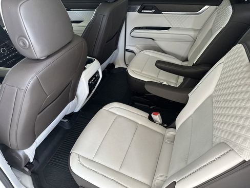 Certified 2024 GMC Acadia Denali w/ Super Cruise Package image 37