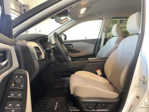Used 2023 Nissan Rogue SV AWD/4WD image 6