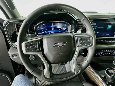 Used 2025 Chevrolet Silverado 1500 LT Trail Boss w/ LT Trail Boss Premium Package AWD/4WD image 11