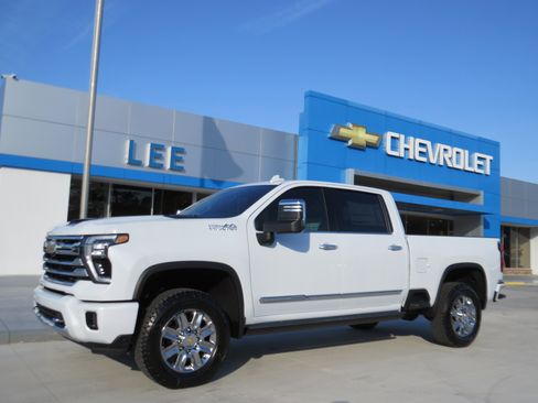New 2026 Chevrolet Silverado 2500 High Country w/ Technology Package AWD/4WD image 1