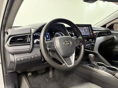 Used 2022 Toyota Camry LE image 12