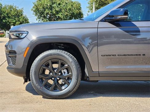 New 2025 Jeep Grand Cherokee Altitude image 6