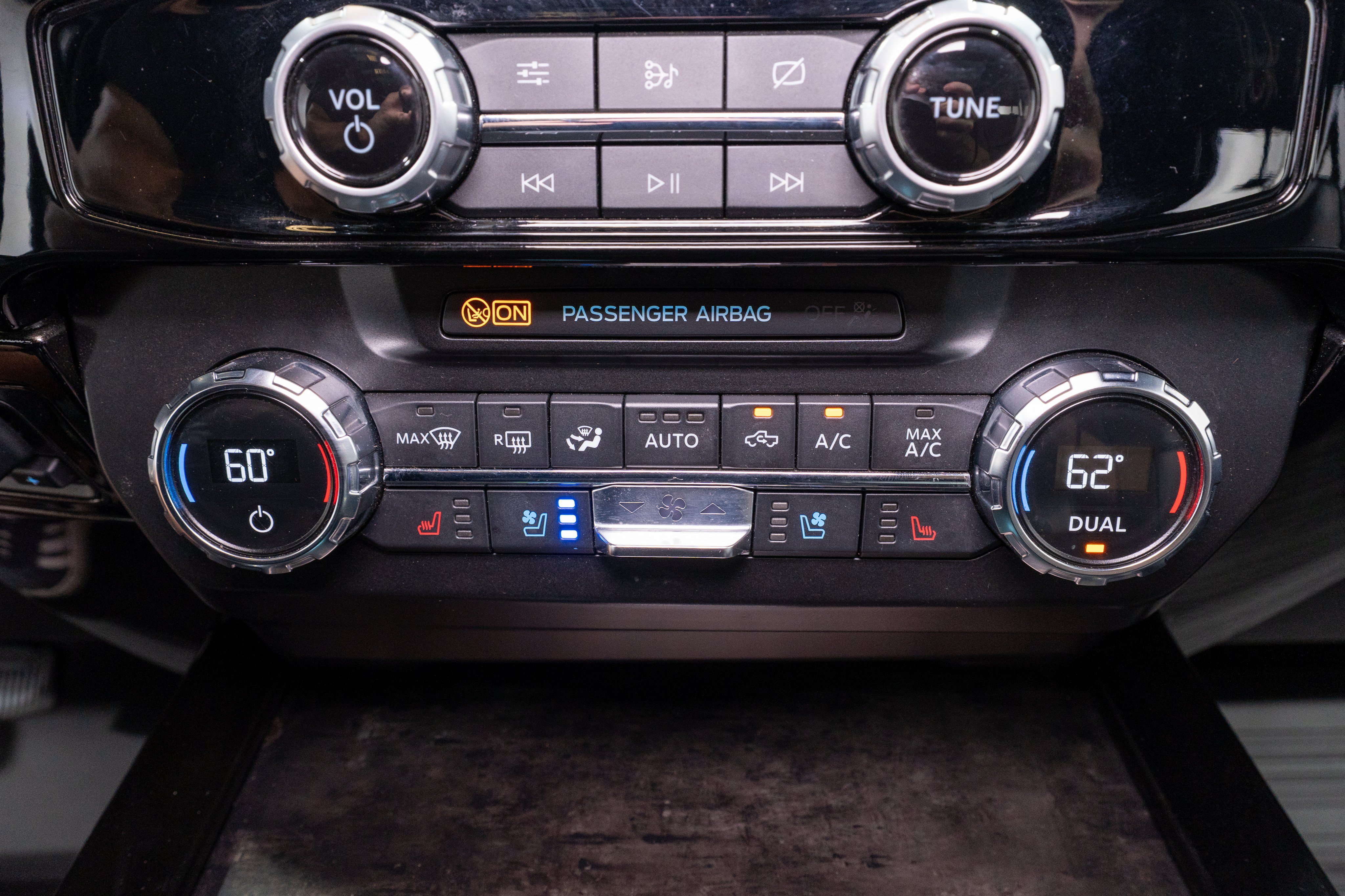 Used 2022 Ford F250 Lariat w/ Black Appearance Package AWD/4WD image 27