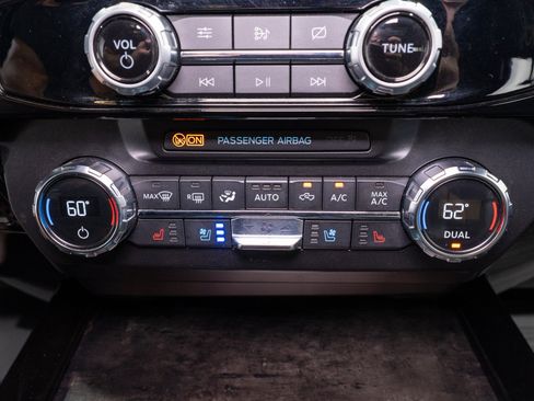Used 2022 Ford F250 Lariat w/ Black Appearance Package AWD/4WD image 27