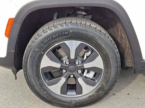 Used 2022 Jeep Grand Cherokee Limited 4xe image 9